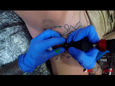 ❤️ Extrem tattooed Hottie Sully Savage krut en Tattoo op hirem Klitoris ️❌ Häre Porno bei eis lb.dickies-shop.ru ❌❤